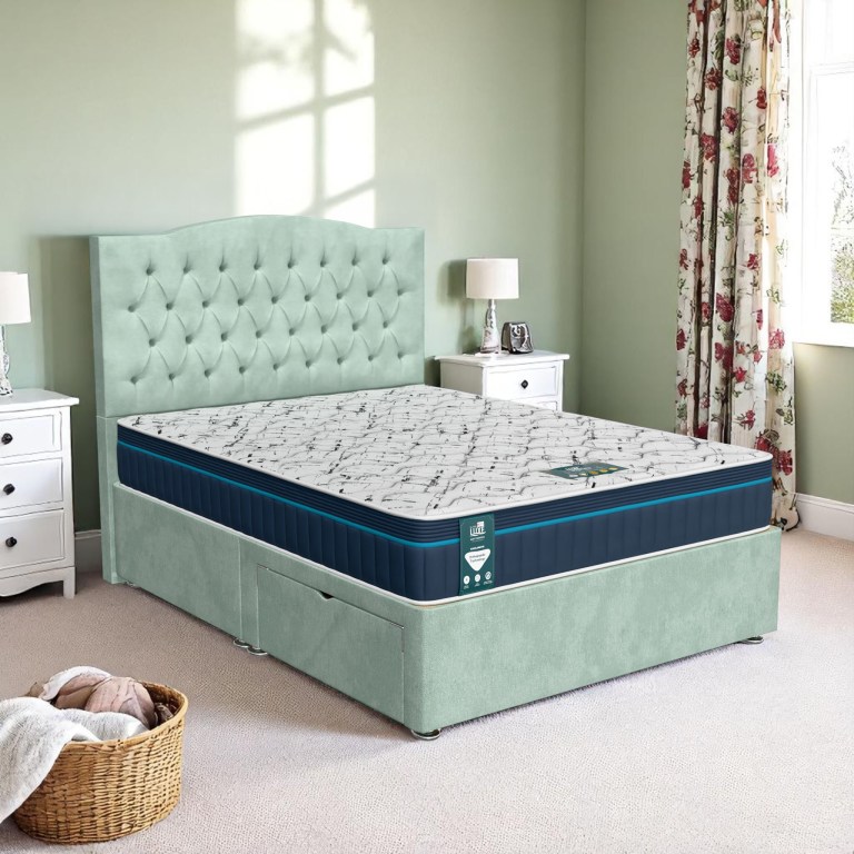 Light Vinice Tufted Divan Bed